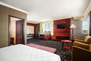 a hotel room with a bed and a desk at Swiss-Belhotel Tarakan in Tarakan