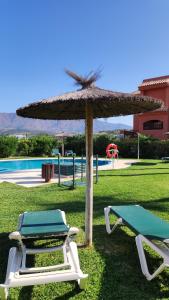 Basen w obiekcie Duplex Penthouse in Estepona- Mountain and Sea views lub w pobliżu