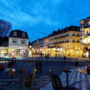 a city street with chairs and buildings at night at Monteur-/Ferienwohnung Baden Baden Rastatt Elsass in Hügelsheim