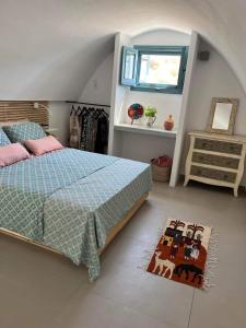 A bed or beds in a room at Mouras studios