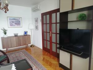 TV a/nebo společenská místnost v ubytování Apartment DUBA
