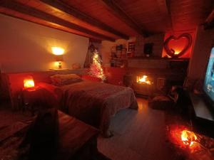 Säng eller sängar i ett rum på Castello di Darany,dimore con spa private con Jacuzzi e saune