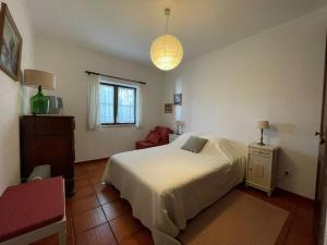 A bed or beds in a room at Santa Cruz Beach House