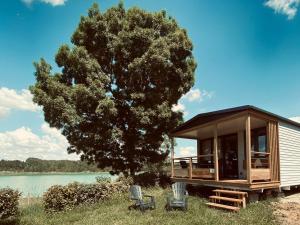 Fotografia z galérie ubytovania Camping le Lac de Thoux v destinácii Saint-Cricq
