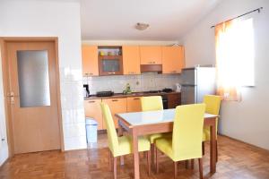 Kuchyňa alebo kuchynka v ubytovaní Apartman Branka- Sea view
