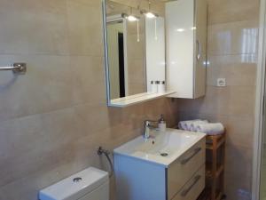 Koupelna v ubytování Apartment DUBA + 19 fotografií