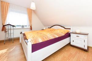 Postel nebo postele na pokoji v ubytování Ferienwohnung im Haus Weinstock