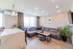 E.D. Luxury Apartaments tesisinde bir oturma alanı