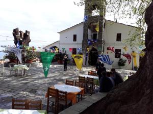 A restaurant or other place to eat at Tsagkarada Country Estate with Pool