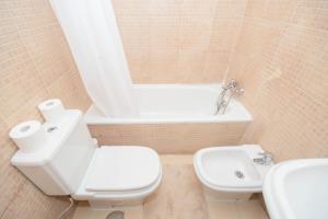 Un baño de For You Rentals Hermoso apartamento TEMPORAL Plaza Zerolo - Chueca - Madrid INF1F