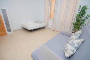 Cama o camas de una habitación en For You Rentals Hermoso apartamento TEMPORAL Plaza Zerolo - Chueca - Madrid INF1F
