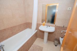 Un baño de For You Rentals Hermoso apartamento TEMPORAL Plaza Zerolo - Chueca - Madrid INF1F