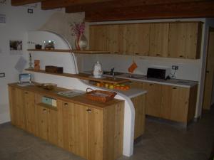 A kitchen or kitchenette at agriturismo la Meta
