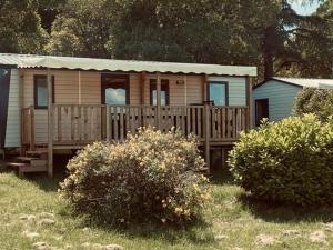 Fotografia z galérie ubytovania Camping le Lac de Thoux v destinácii Saint-Cricq