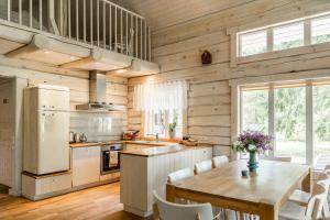 Kuchyň nebo kuchyňský kout v ubytování Meretuule Holiday Home