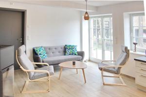 a living room with a couch and chairs and a table at Hopkas Stall in Lübbenau