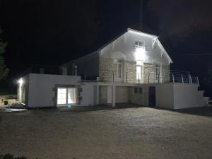 Το κτήριο όπου στεγάζεται  η παραθεριστική κατοικία