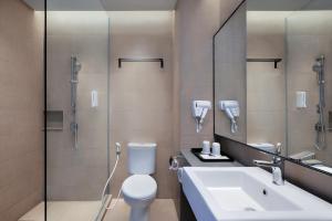 Koupelna v ubytování ibis Surabaya Tidar