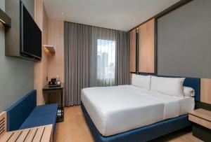 Postel nebo postele na pokoji v ubytování ibis Surabaya Tidar + 19 fotografií