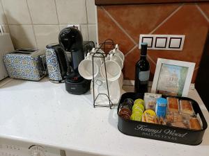 Coffee and tea making facilities at VuT Casa Fabe12