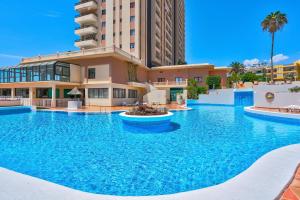 a large swimming pool in front of a building at CLUB PARAISO 1a085 in Playa Paraiso