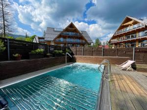 Bazén v ubytovaní VisitZakopane - Coral Spa Apartment alebo v jeho blízkosti