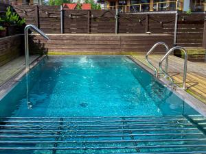 Bazén v ubytovaní VisitZakopane - Coral Spa Apartment alebo v jeho blízkosti