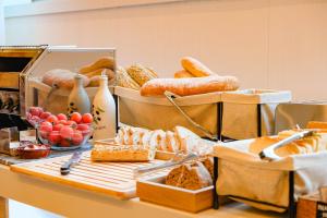 a display of bread and pastries on a counter at Hotel Gran Ultonia in Girona
