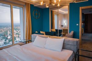 Giường trong phòng chung tại Sky Deluxe 3 Fitness & Spa