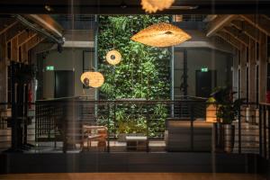a window of a store with a large green wall at MONTOWNIA Lofts & Experience in Gdańsk