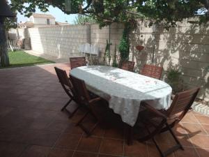 a table with chairs and a white table cloth at Almajar 4 in El Puerto de Santa María