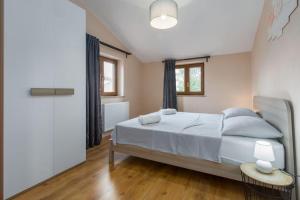 Säng eller sängar i ett rum på Villa Mirna