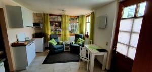 Kuchyň nebo kuchyňský kout v ubytování Sonniges Eck Ferienwohnung 1