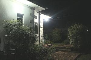 Taman di luar Aivilo Home