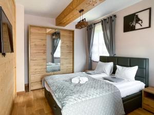 Posteľ alebo postele v izbe v ubytovaní VisitZakopane - Baron Apartment