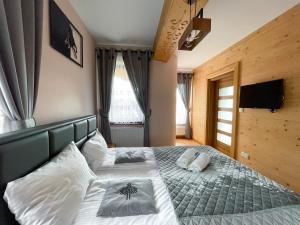 Posteľ alebo postele v izbe v ubytovaní VisitZakopane - Baron Apartment