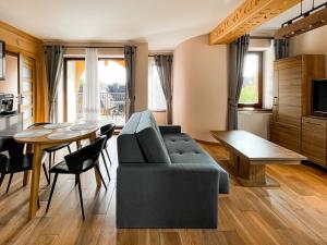 Posedenie v ubytovaní VisitZakopane - Baron Apartment
