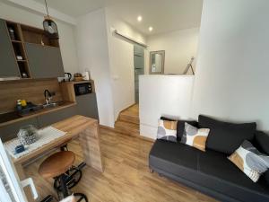 Кухня или мини-кухня в Studio apartman Oliva
