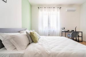 Ένα ή περισσότερα κρεβάτια σε δωμάτιο στο Beno House Brescia