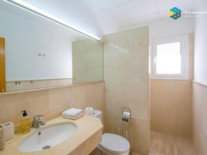 Ένα μπάνιο στο Cala Mendia Blue +28 φωτογραφίες