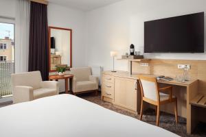 Telewizja i/lub zestaw kina domowego w obiekcie Harvey Spa Hotel