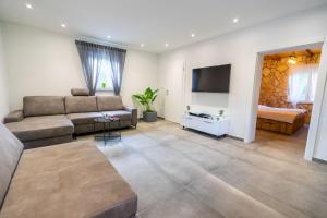 a living room with a couch and a bed at Kuca za odmor Sliskovic 