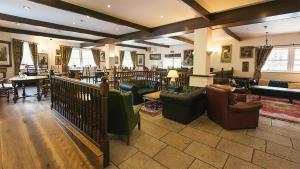 Χώρος καθιστικού στο Fox & Hounds Country Hotel