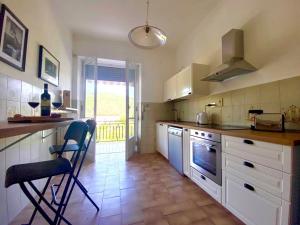 A kitchen or kitchenette at Alta Langa Suites