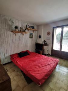 a large red bed in a room with a window at Soggiorno rilassante in montagna in Riolunato