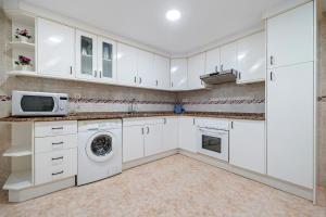 Kuchyň nebo kuchyňský kout v ubytování Hauzify I Apartament Pau Casals