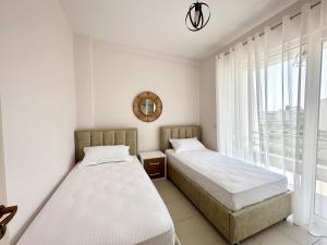 Ένα ή περισσότερα κρεβάτια σε δωμάτιο στο 07 Duplex Villa, Gjiri i Lalzit, Lura 2 4 sunbeds included