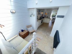 een trap naar een woonkamer en een keuken bij Porth House, with south facing courtyard garden! in St Ives