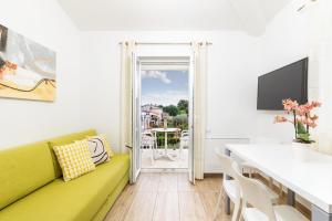 TV a/nebo společenská místnost v ubytování Apartments Villa Nina