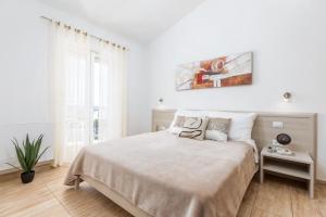 Postel nebo postele na pokoji v ubytování Apartments Villa Nina